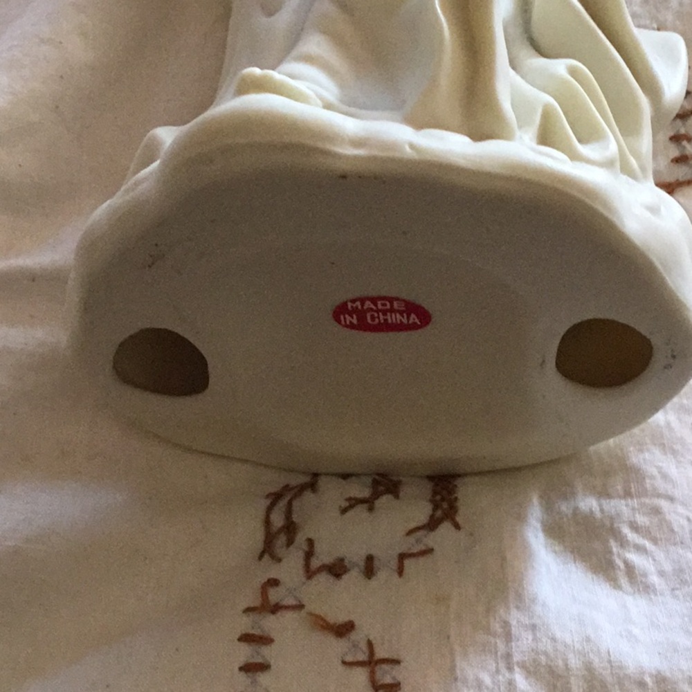 Elegant White Angel Figurine - Picture 2 of 5